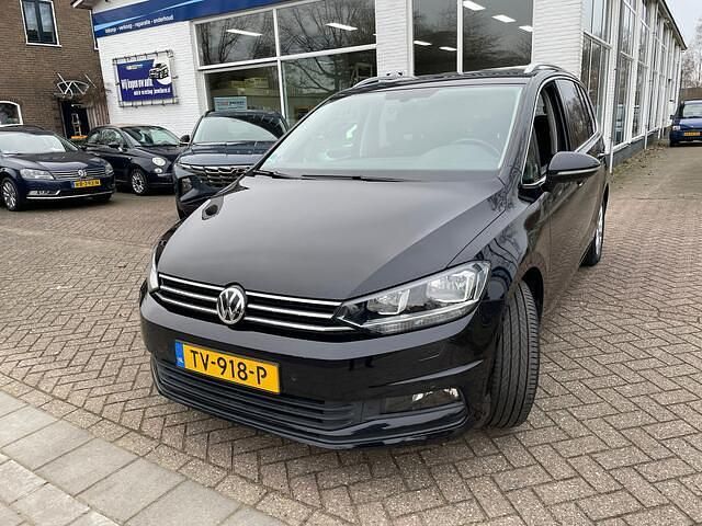 Zwart Occasion 2018 VW Touran Highline MPV | € 23.950 (Eerlijke prijs) - Afbeelding 1/4