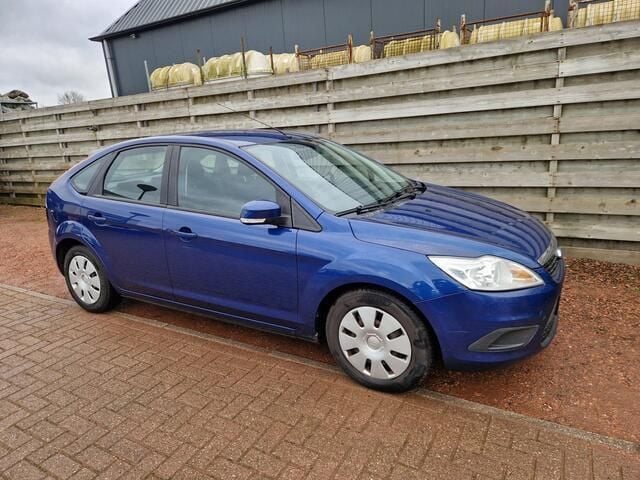 Blauw Gebruikt 2010 Ford Focus Hatchback | € 2.950 (Iets duurder) - Afbeelding 1/4