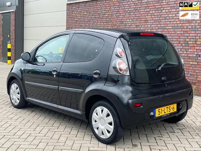 Zwart Occasion 2010 Citroën C1 Hatchback | € 3.999 (Goede deal) - Afbeelding 1/4