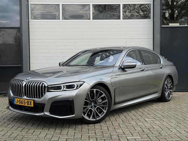 Grijs Occasion 2020 BMW 745e M Sport Sedan | € 47.900 (Goede deal) - Afbeelding 1/4
