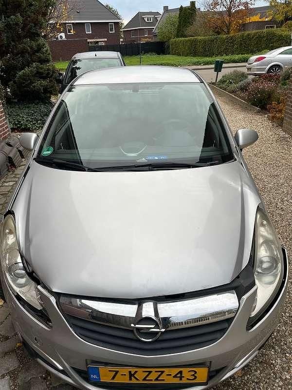 Zilver Gebruikt 2013 Opel Agila Edition Stationwagen | € 600 - Afbeelding 1/4