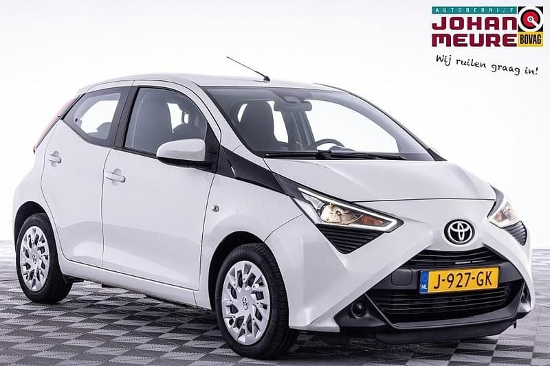 Wit Gebruikt 2020 Toyota Aygo X-play Hatchback | € 10.990 (Eerlijke prijs) - Afbeelding 1/4