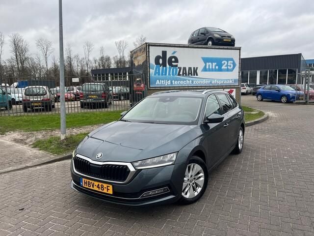 Grijs Gebruikt 2020 Skoda Octavia Business Line Stationwagen | € 17.449 (Eerlijke prijs) - Afbeelding 1/4