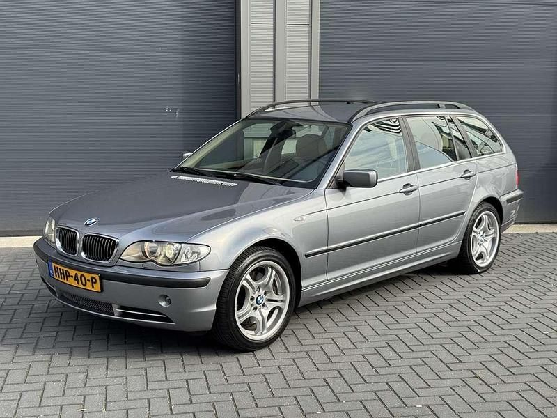 Grijs Gebruikt 2003 BMW 330 Stationwagen | € 11.250 (Eerlijke prijs) - Afbeelding 1/4