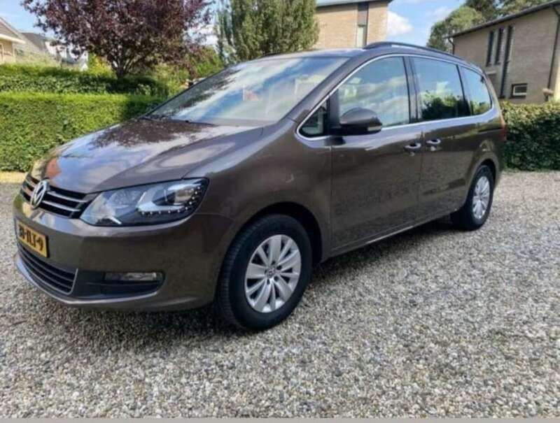 Bruin Gebruikt 2012 VW Sharan Comfortline MPV | € 6.875 (Eerlijke prijs) - Afbeelding 1/4