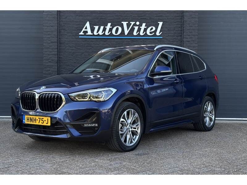Blauw, metallic lak Gebruikt 2021 BMW X1 Sport Line SUV | € 29.945 (Eerlijke prijs) - Afbeelding 1/3