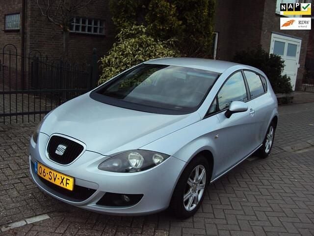 Grijs (metallic) Gebruikt 2006 Seat Leon Hatchback | € 2.980 (Goede deal) - Afbeelding 1/4