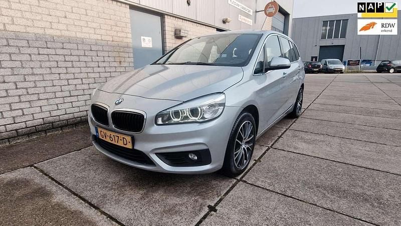 Grijs Gebruikt 2015 BMW 218 Gran Tourer MPV | € 12.950 (Eerlijke prijs) - Afbeelding 1/4