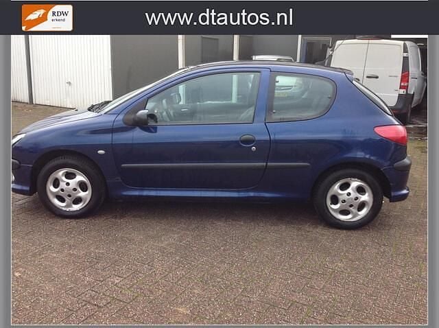 Blauw Gebruikt 2003 Peugeot 206 Premium Hatchback | € 1.150 (Eerlijke prijs) - Afbeelding 1/4