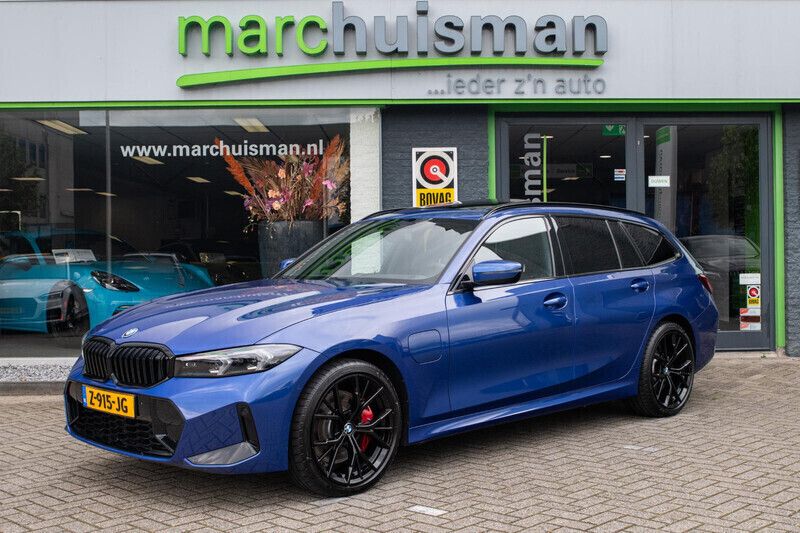 Blauw Gebruikt 2024 BMW 330e M Sport Stationwagen | € 44.950 - Afbeelding 1/4