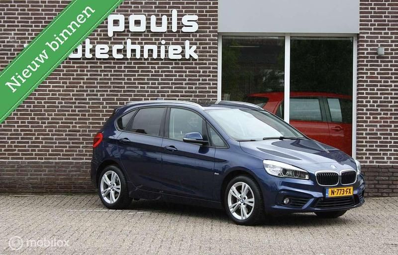 Blauw, metallic lak Gebruikt 2016 BMW 220 Active Tourer MPV | € 15.750 (Eerlijke prijs) - Afbeelding 1/4