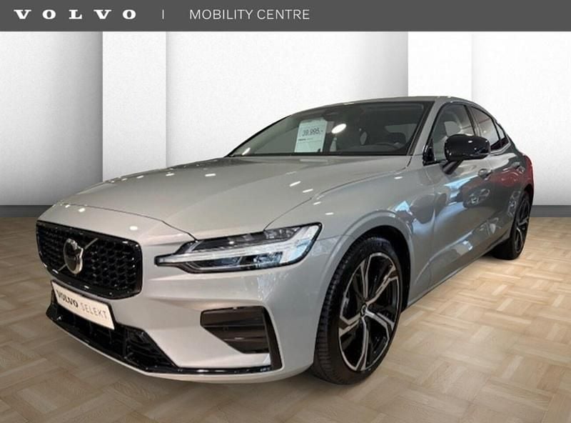 Grijs (metallic) Occasion 2024 Volvo S60 Plus Sedan | € 39.995 (Eerlijke prijs) - Afbeelding 1/4