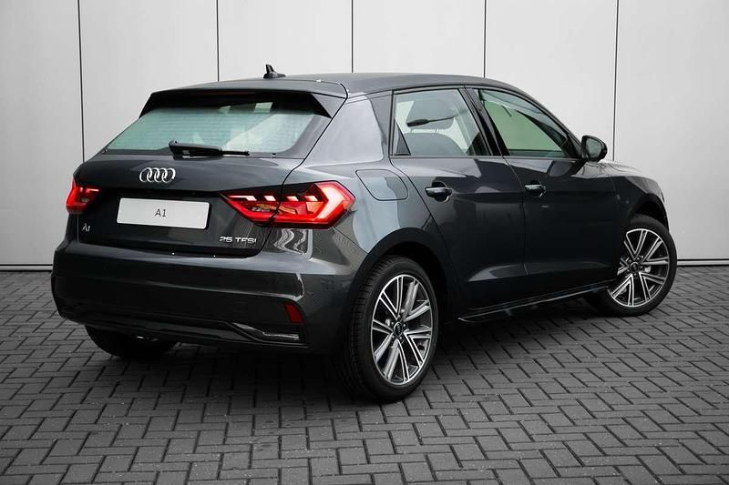 Nieuw Audi A1 Sportback Advanced 95 PK (69 kW) 2025 Blauw, metallic lak Hatchback