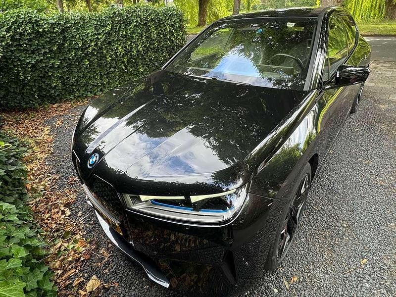Zwart Gebruikt 2021 BMW iX SUV | € 67.500 - Afbeelding 1/4