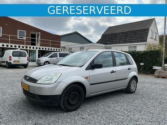 Grijs Gebruikt 2002 Ford Fiesta Hatchback | € 1.789 - Afbeelding 1/4