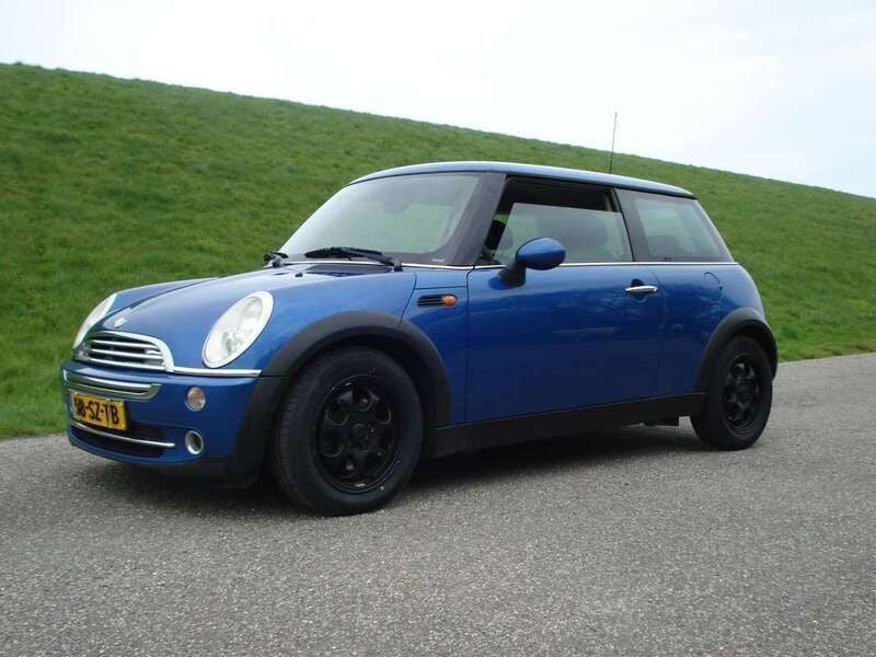 Blauw, metallic lak Gebruikt 2006 Mini Cooper Hatchback | € 2.750 (Goede deal) - Afbeelding 1/4