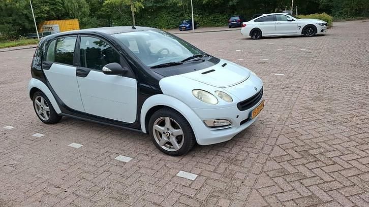 Zwart Occasion 2004 Smart ForFour Hatchback | € 1.650 (Eerlijke prijs) - Afbeelding 1/4