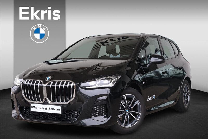 Zwart Gebruikt 2024 BMW 218 Comfort Edition Stationwagen | € 42.950 - Afbeelding 1/4
