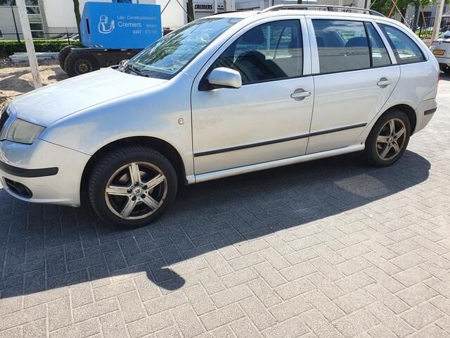 Grijs Gebruikt 2006 Skoda Fabia Stationwagen | € 795 - Afbeelding 1/4