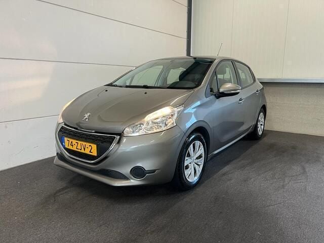Grijs Gebruikt 2012 Peugeot 208 Active Hatchback | € 6.450 (Eerlijke prijs) - Afbeelding 1/4