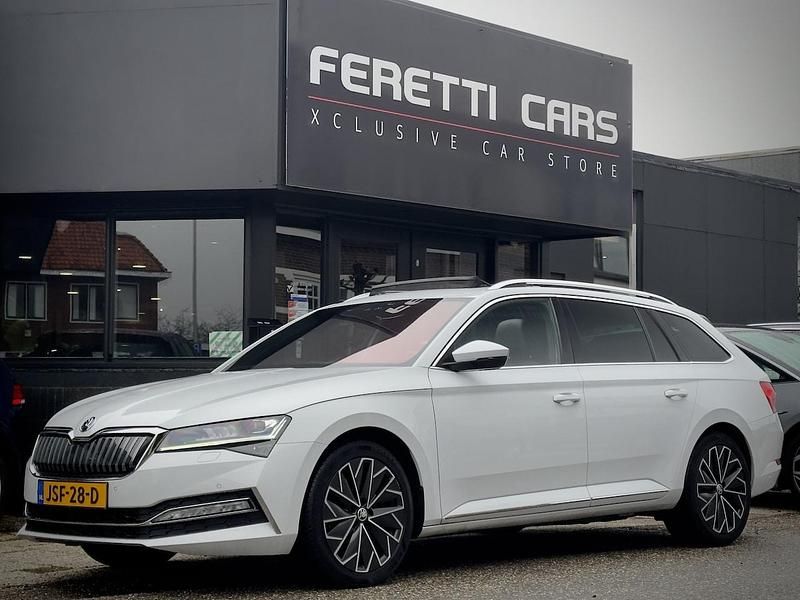 Wit Occasion 2021 Skoda Superb Business Line Stationwagen | € 26.900 (Eerlijke prijs) - Afbeelding 1/4