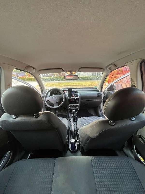 Grijs Gebruikt 2003 Opel Corsa Comfort Hatchback | € 1.400 (Eerlijke prijs) - Afbeelding 1/4