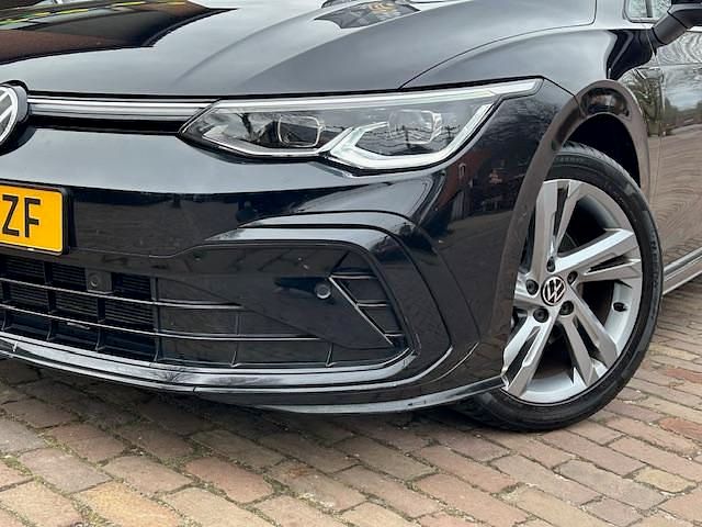 Occasion VW Golf VIII Business+ 2023 Zwart (metallic) Stationwagen