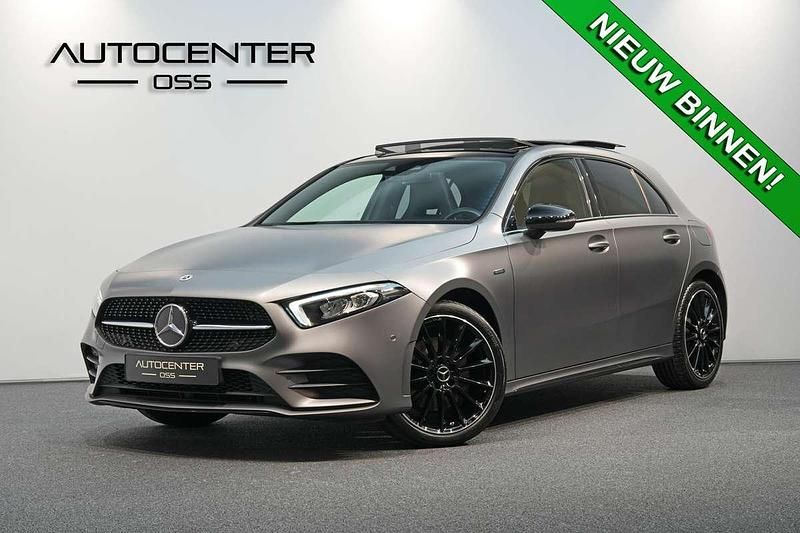 Grijs Gebruikt 2020 Mercedes A250 AMG Hatchback | € 32.845 (Duur) - Afbeelding 1/4
