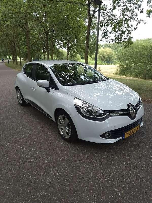 Wit Gebruikt 2014 Renault Clio IV Expression Hatchback | € 8.999 (Eerlijke prijs) - Afbeelding 1/4