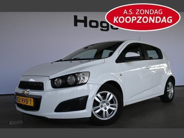 Wit Gebruikt 2011 Chevrolet Aveo LT Hatchback | € 3.240 (Iets duurder) - Afbeelding 1/4