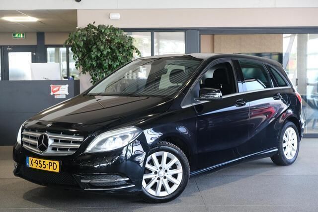 Zwart Gebruikt 2014 Mercedes B180 Ambition MPV | € 8.450 (Goede deal) - Afbeelding 1/4