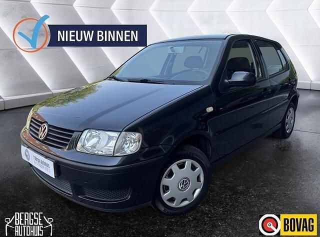 Zwart Gebruikt 2000 VW Polo Trendline Hatchback | € 1.490 (Eerlijke prijs) - Afbeelding 1/4