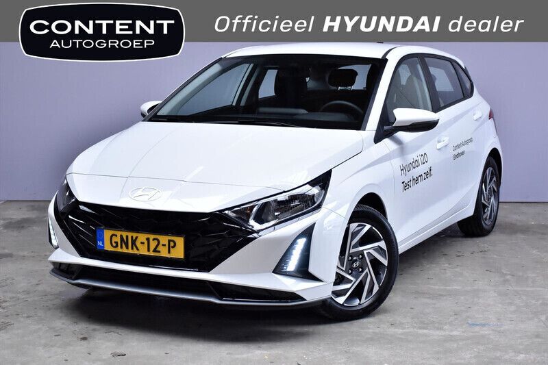 Wit, metallic lak Gebruikt 2024 Hyundai i20 Comfort Hatchback | € 20.940 (Eerlijke prijs) - Afbeelding 1/4