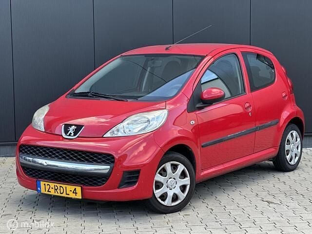 Rood Gebruikt 2011 Peugeot 107 Hatchback | € 1.498 (Super prijs) - Afbeelding 1/4