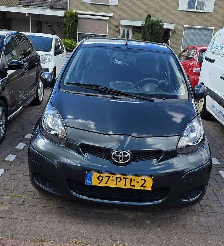 Blauw Gebruikt 2011 Toyota Aygo Hatchback | € 3.800 (Goede deal) - Afbeelding 1/4