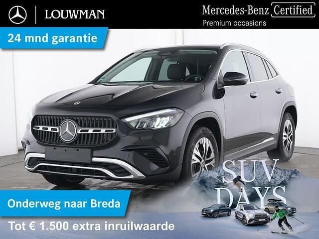 Donker kosmoszwart metaalkleur metallic Gebruikt 2024 Mercedes GLA250 SUV | € 45.750 (Eerlijke prijs) - Afbeelding 1/4