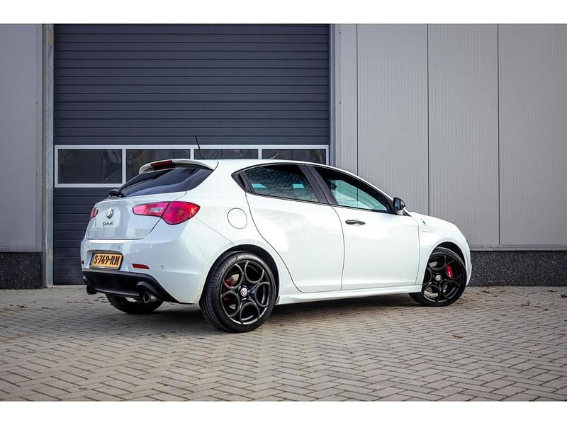 Occasion Alfa Romeo Giulietta Quadrifoglio Verde 241 PK (177 kW) 2014 Wit Hatchback