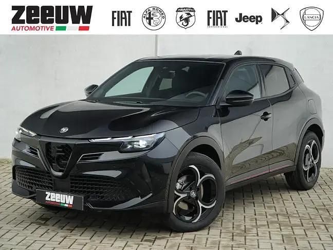 Zwart Nieuw 2025 Alfa Romeo Junior Edizione Speciale SUV | € 38.900 (Goede deal) - Afbeelding 1/4