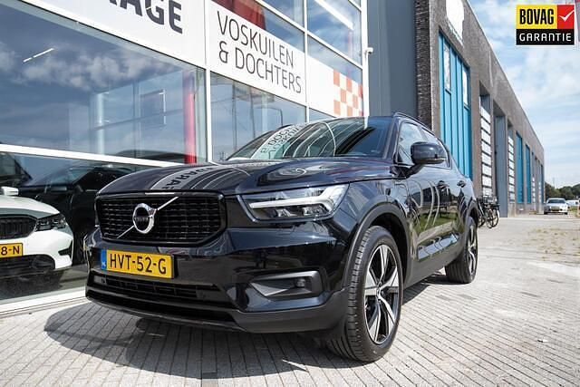 Zwart Gebruikt 2022 Volvo XC40 R-Design SUV | € 39.950 (Eerlijke prijs) - Afbeelding 1/4
