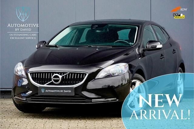 Zwart (metallic) Occasion 2018 Volvo V40 Business Edition Hatchback | € 17.440 (Super prijs) - Afbeelding 1/4