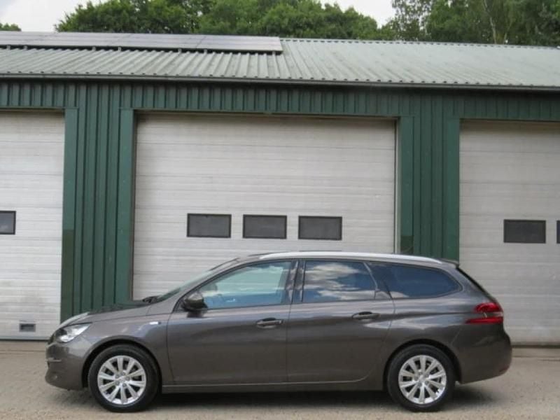 Grijs Gebruikt 2016 Peugeot 308 Style Stationwagen | € 6.950 (Goede deal) - Afbeelding 1/4
