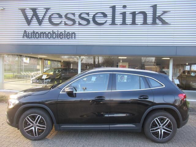 Zwart Gebruikt 2021 Mercedes GLA200 Business SUV | € 39.950 (Iets duurder) - Afbeelding 1/4