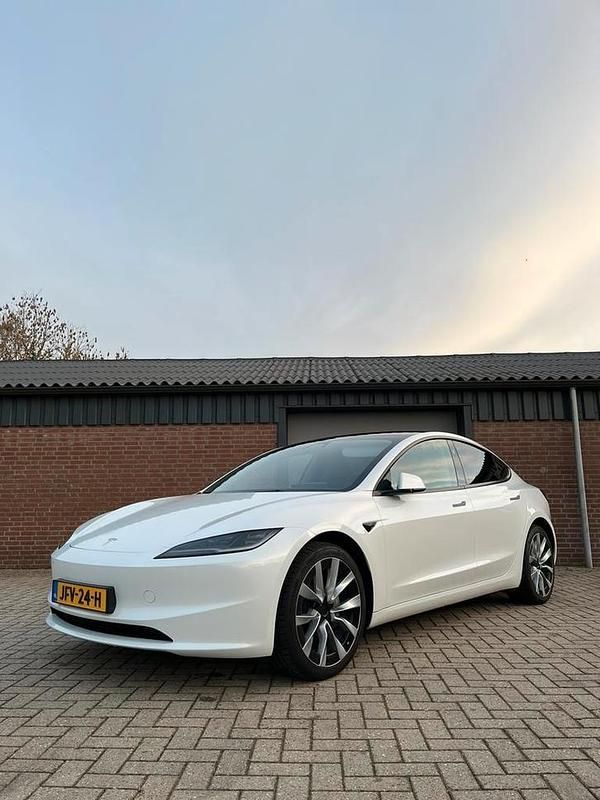Occasion 2025 Tesla Model 3 Sedan | € 35.500 (Eerlijke prijs) - Afbeelding 1/4