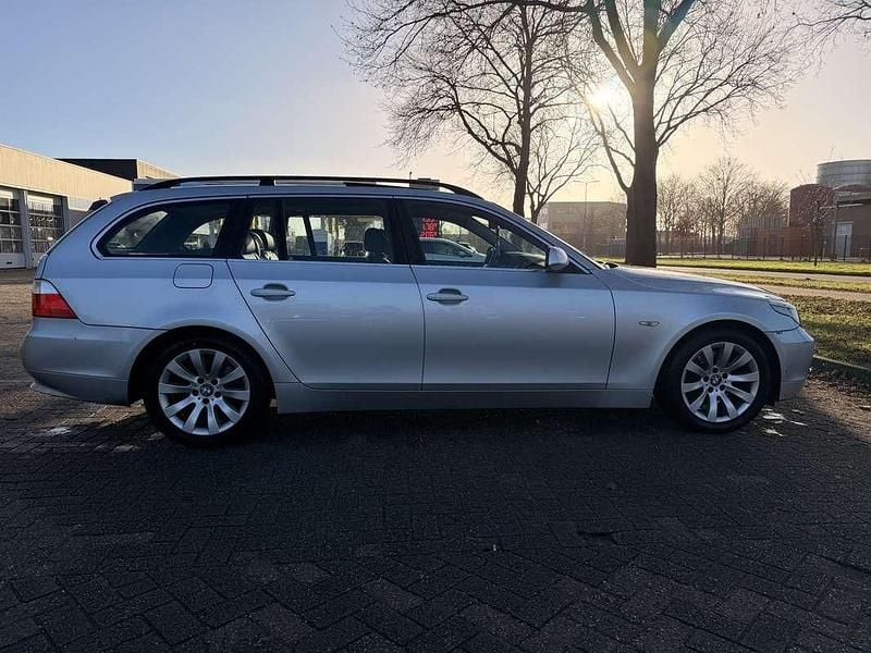 Grijs Occasion 2007 BMW 530 Executive Stationwagen | € 3.499 (Eerlijke prijs) - Afbeelding 1/4