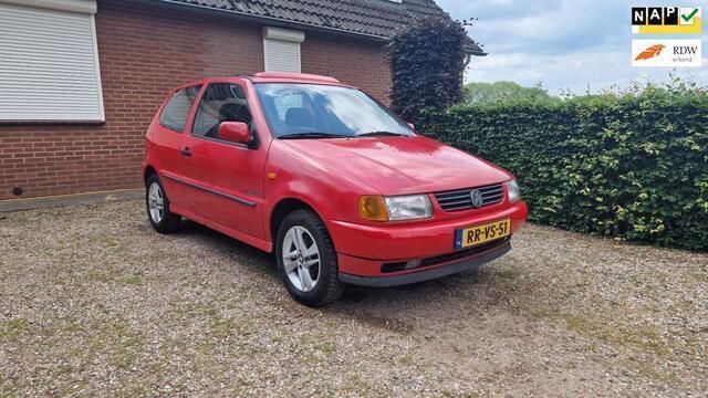 Rood Gebruikt 1997 VW Polo Hatchback | € 1.499 (Iets duurder) - Afbeelding 1/4