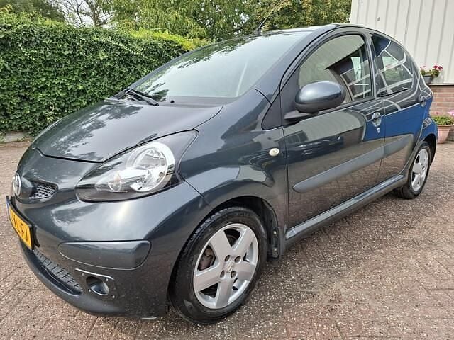 Grijs Gebruikt 2007 Toyota Aygo Sport Hatchback | € 1.295 (Goede deal) - Afbeelding 1/4