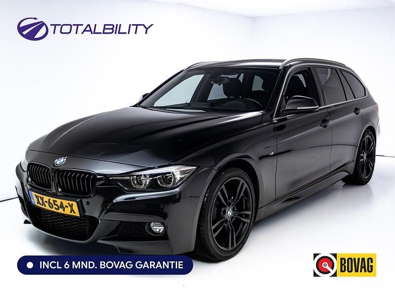 Zwart Occasion 2019 BMW 318 M Sport Stationwagen | € 19.450 (Goede deal) - Afbeelding 1/4