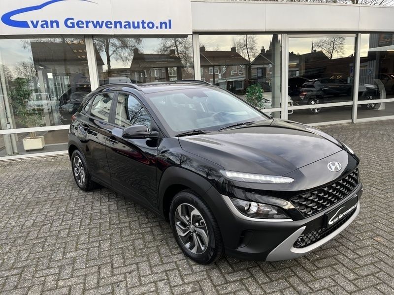 Zwart Gebruikt 2023 Hyundai Kona SUV | € 26.955 (Eerlijke prijs) - Afbeelding 1/4