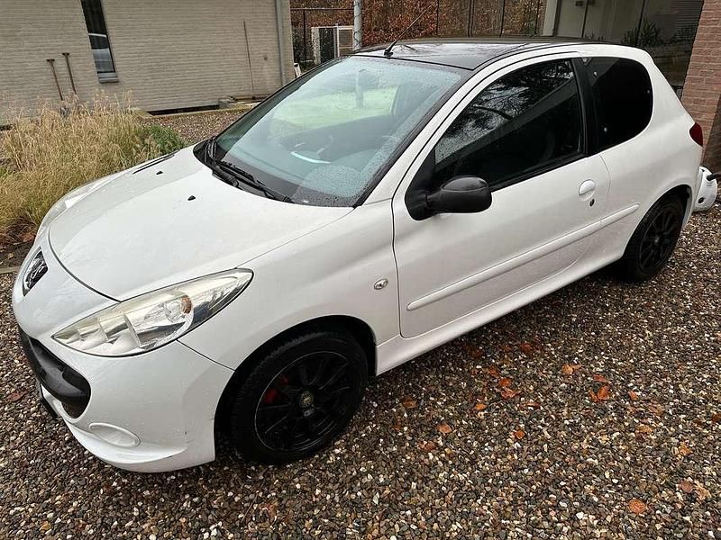 Wit Gebruikt 2011 Peugeot 206 Hatchback | € 3.250 (Eerlijke prijs) - Afbeelding 1/4