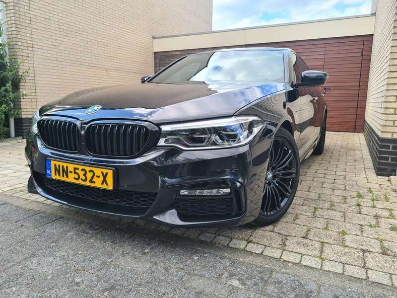 Zwart Gebruikt 2017 BMW 530 M Performance Sedan | € 24.499 (Iets duurder) - Afbeelding 1/4